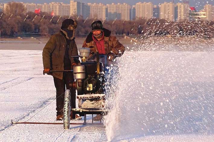 哈爾濱冬(dōng)季采冰 采冰工具(ju)