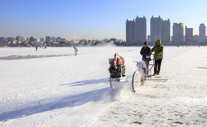 哈(hā)爾濱冬季采冰(bing) 采冰工具