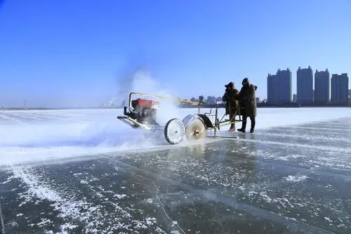 哈爾濱(bīn)冬季采(cǎi)冰 采冰(bīng)工具