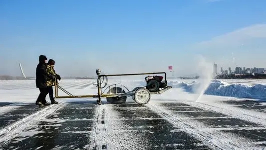 哈爾濱(bīn)冬季采(cai)冰 采冰(bing)工具