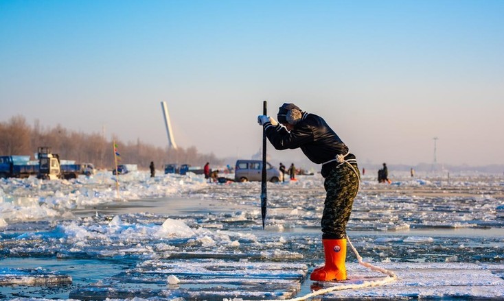 冰蹿(cuān) 鑿冰工(gōng)具